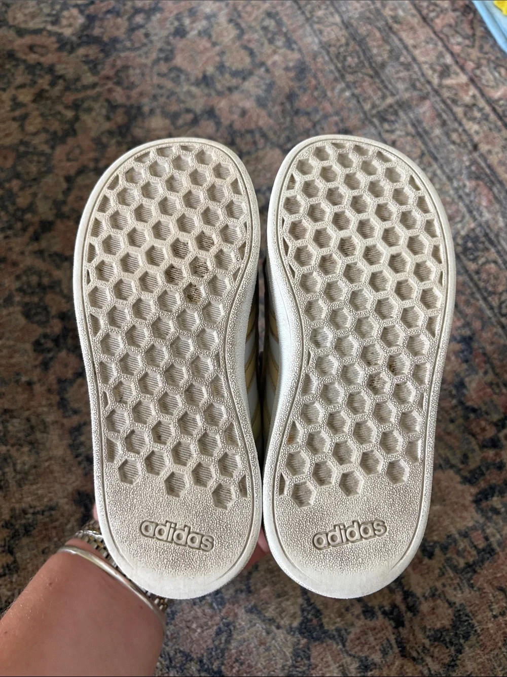 Adidas Velcro sneakers play condition